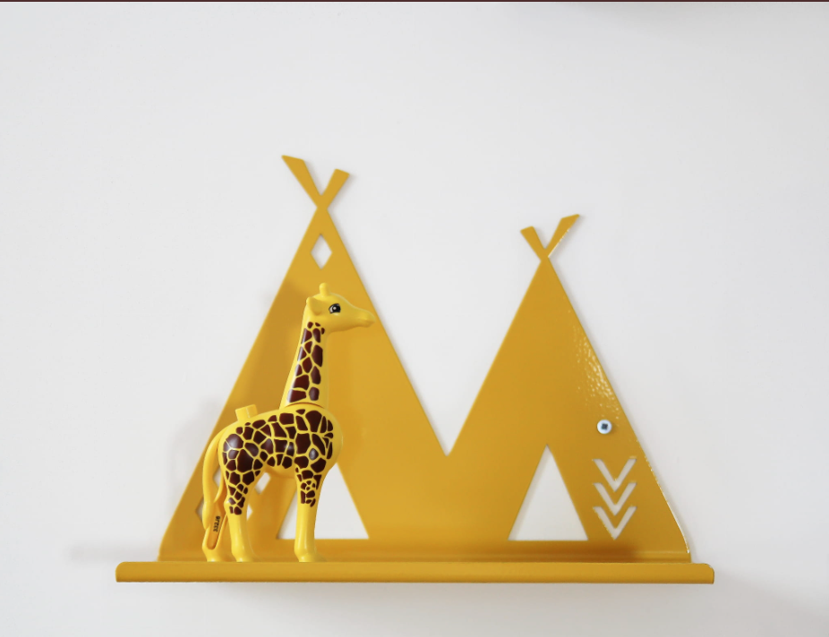 Hylla i metall till barnrummet, mustard Tipi