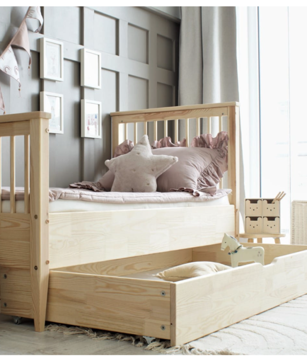 Barnsäng Marita med förvaringslåda (olika storlekar)