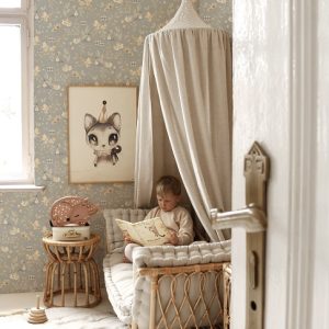 Mrs Mighetto, tapet Forest Flowers, Duvblå