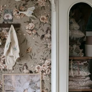 Mrs Mighetto, tapet Ponies for Hollie, Pale Green