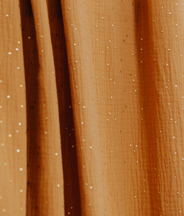 Babylove, Senapsgul sänghimmel i bomullsmuslin med ljusslinga