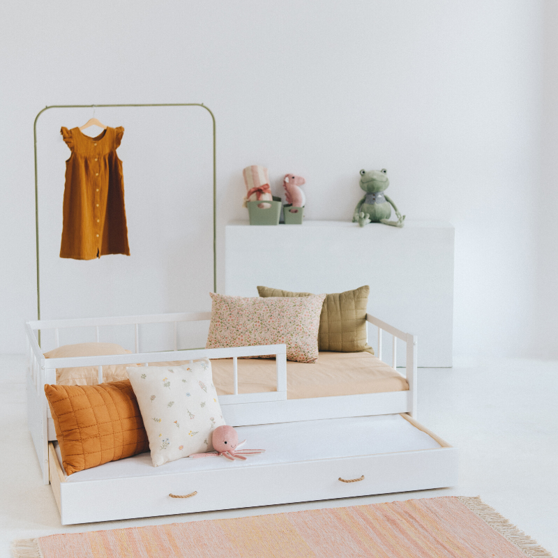 Juniorsäng Minnie med förvaringslåda/extra säng, vit