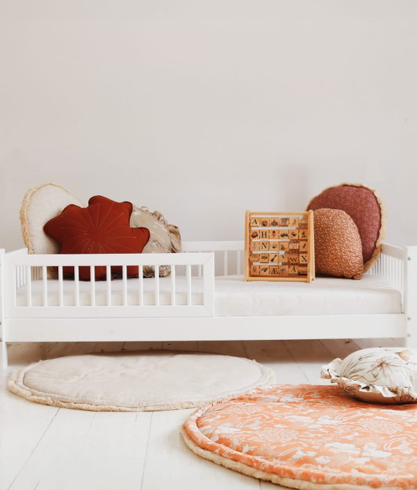 Vit Barnsäng Alex 90x190 cm med stödbräda