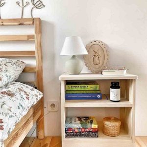 Rustikt sängbord till barnrummet, natur