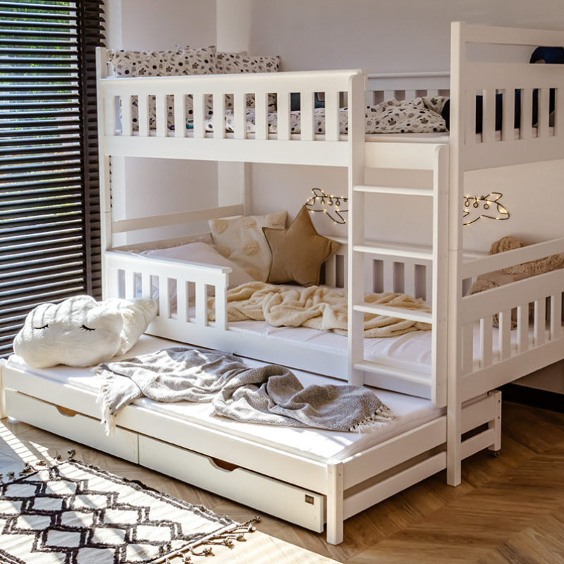 Våningssäng med stödbräda och tre sängar Kim