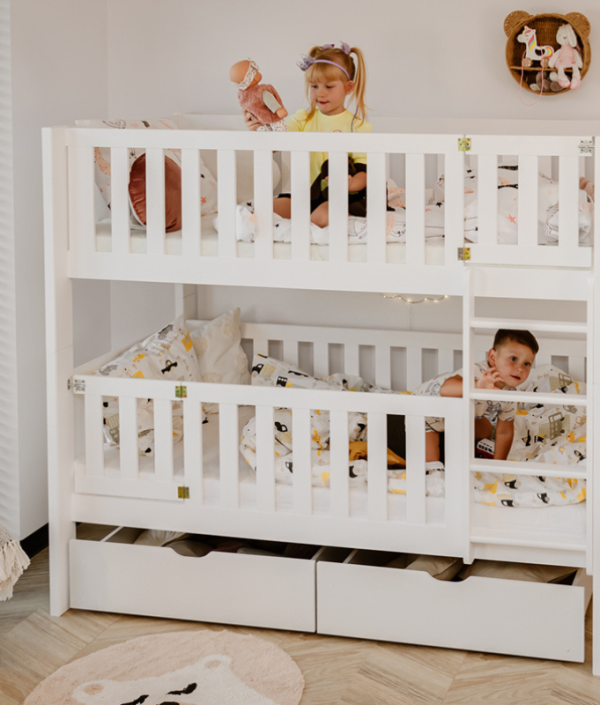 Vit våningssäng med stödbräda med lås, Kinley 80x180 cm