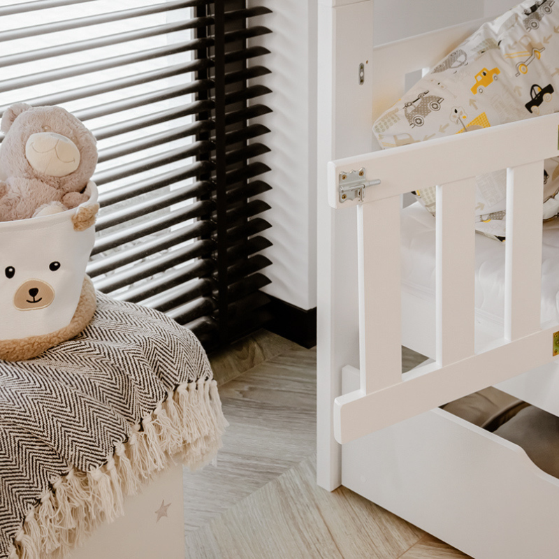 Vit våningssäng med stödbräda med lås, Kinley 80x180 cm - Bild 9