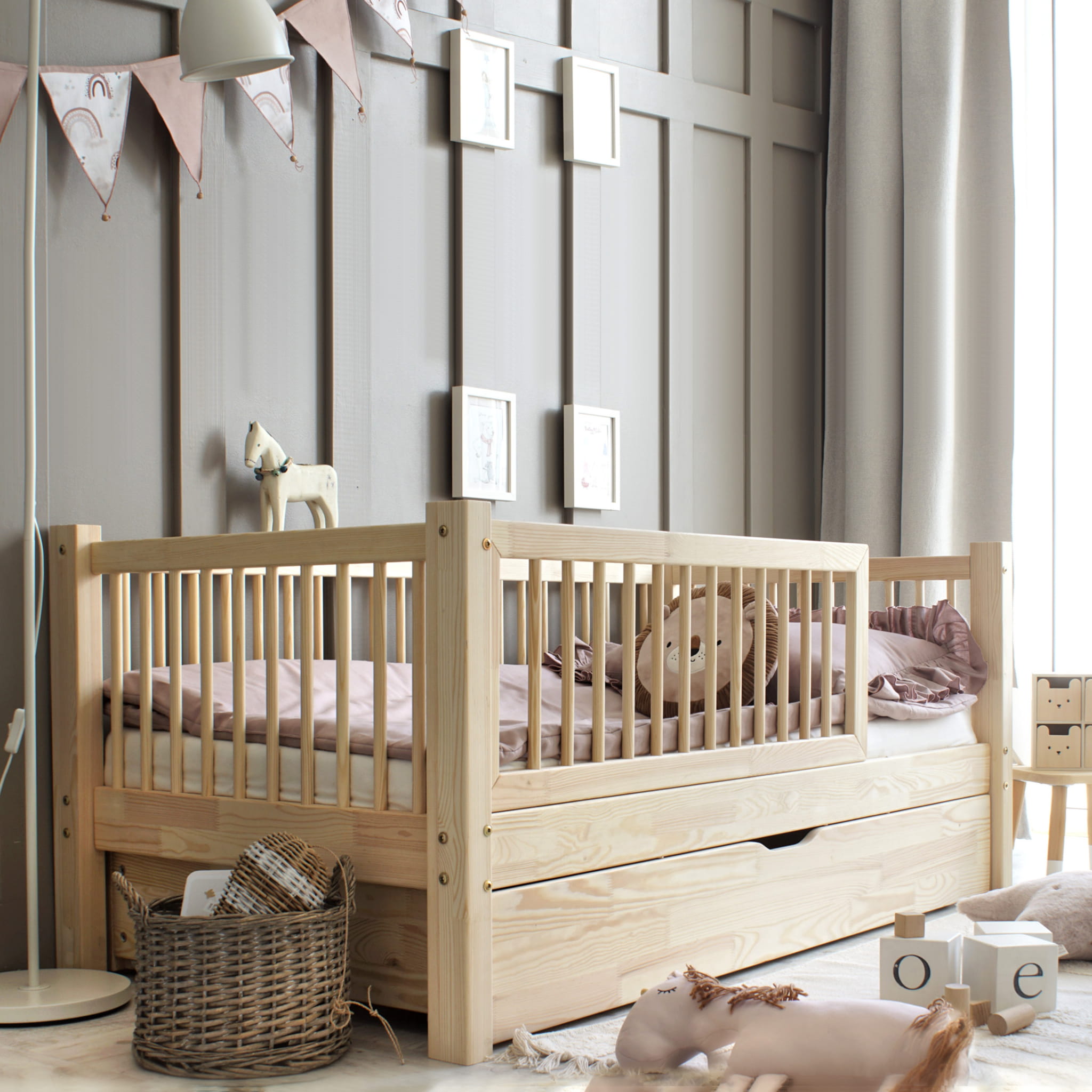 Natur barnsäng Asta 90x190 cm med utdragbar säng