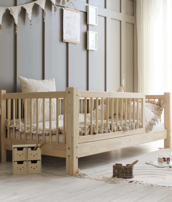 Natur barnsäng Asta 90x190 cm med stödbräda