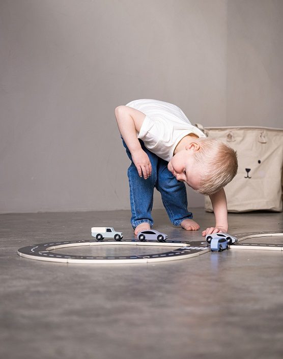 JaBaDaBaDo, bilväg med bilar