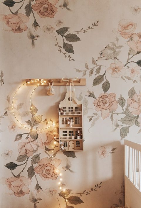 Mrs Mighetto, tapet Land of Roses