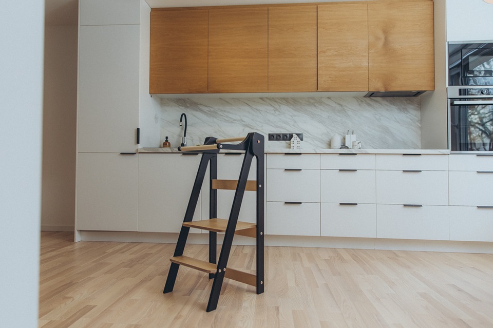 Duck Woodworks, Hopfällbar hjälpa till pall, svart/natur - Bild 6