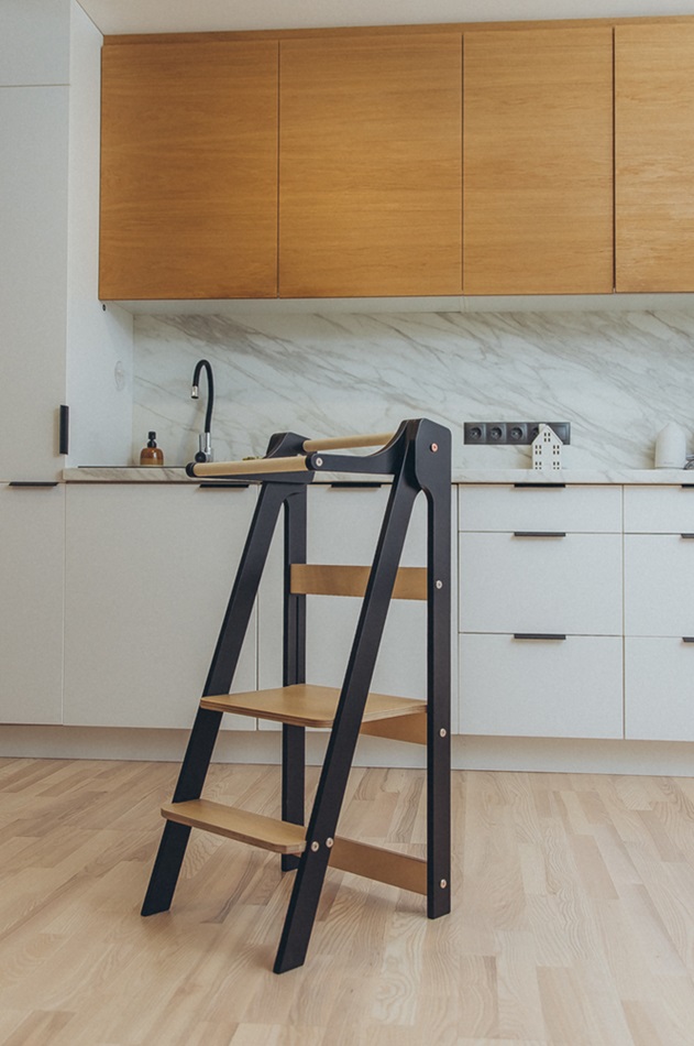 Duck Woodworks, Hopfällbar hjälpa till pall, svart/natur