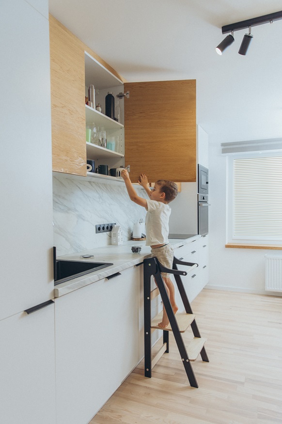 Duck Woodworks, Hopfällbar hjälpa till pall, svart/natur - Bild 4