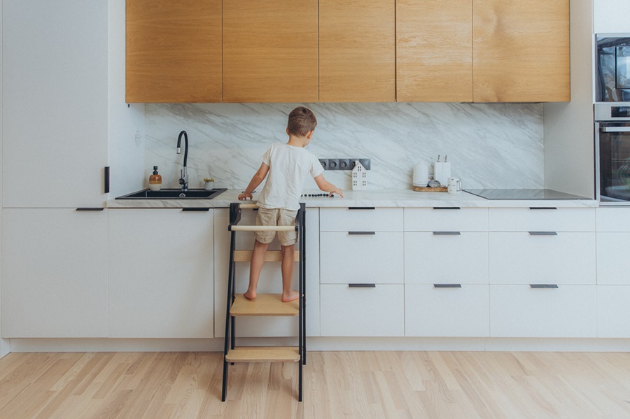 Duck Woodworks, Hopfällbar hjälpa till pall, svart/natur - Bild 5