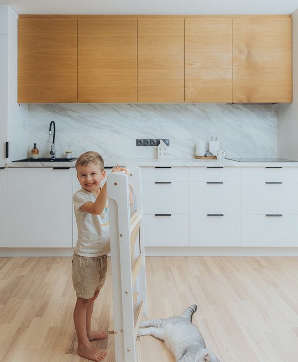 Duck Woodworks, Hopfällbar hjälpa till pall, vit/natur