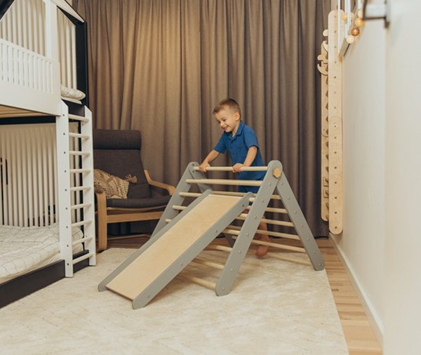 Duck Woodworks, Klättertriangel med rutschkana, grå/natur