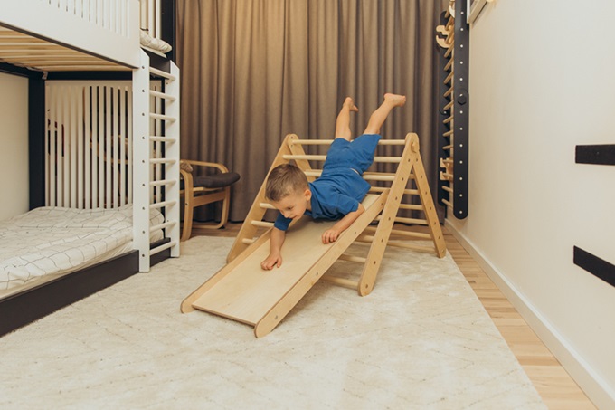 Duck Woodworks, Klättertriangel med rutschkana, natur - Bild 6