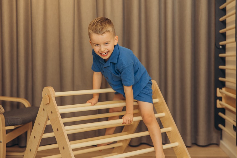 Duck Woodworks, Klättertriangel med rutschkana, natur - Bild 3