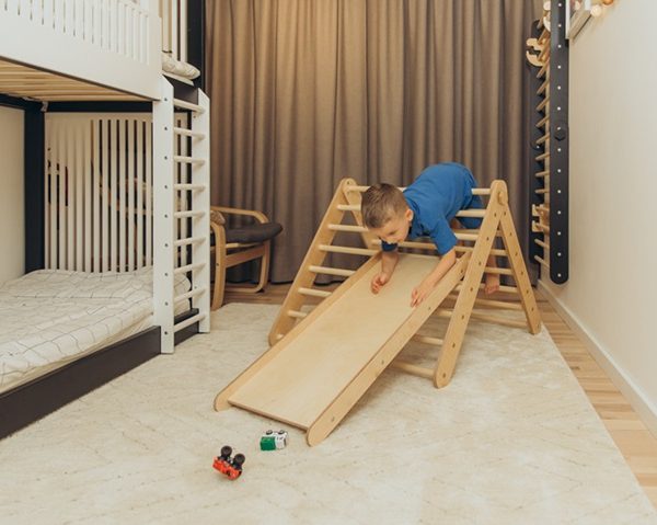 Duck Woodworks, Klättertriangel med rutschkana, natur