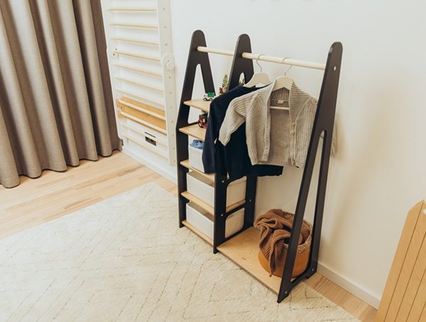 Duck Woodworks, garderob klädstång med hyllor, svart/natur
