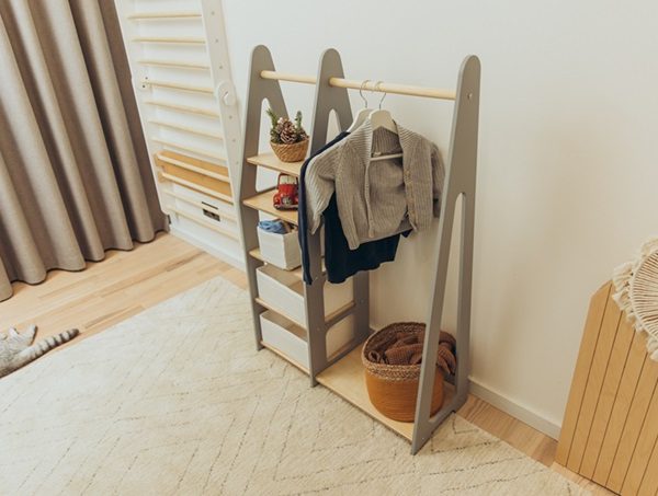 Duck Woodworks, garderob klädstång med hyllor, grå/natur