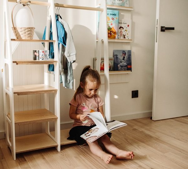 Duck Woodworks, garderob klädstång med hyllor, vit/natur