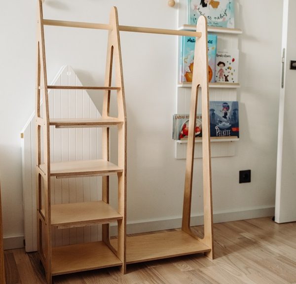 Duck Woodworks, garderob klädstång med hyllor, natur