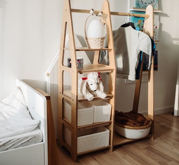 Duck Woodworks, garderob klädstång med hyllor, natur