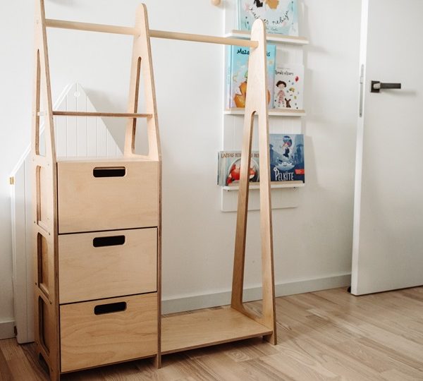 Duck Woodworks, garderob klädstång med lådor, natur