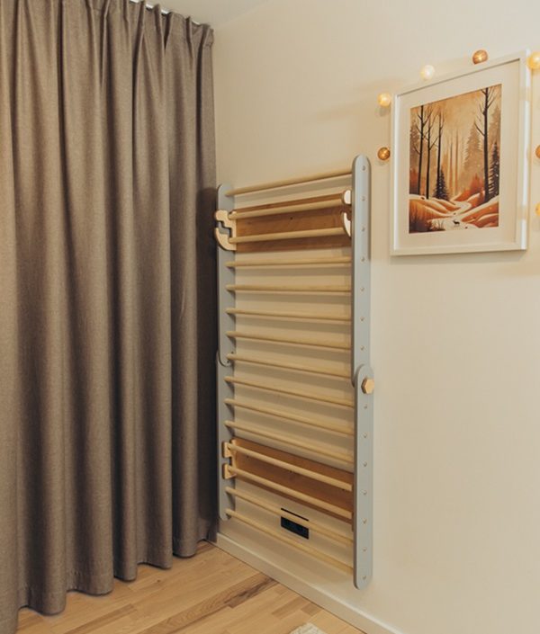 Duck Woodworks, Klättertriangel ribbstol, grå/natur