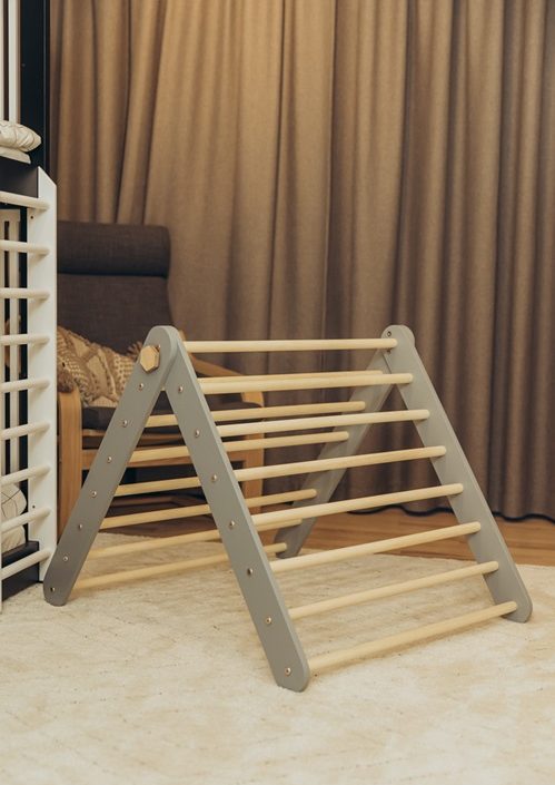 Duck Woodworks, Klättertriangel ribbstol, grå/natur