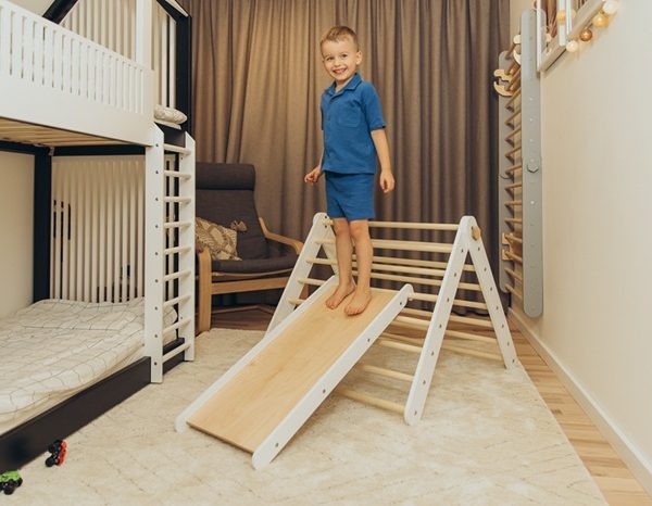 Duck Woodworks, Klättertriangel ribbstol rutschkana, vit/natur