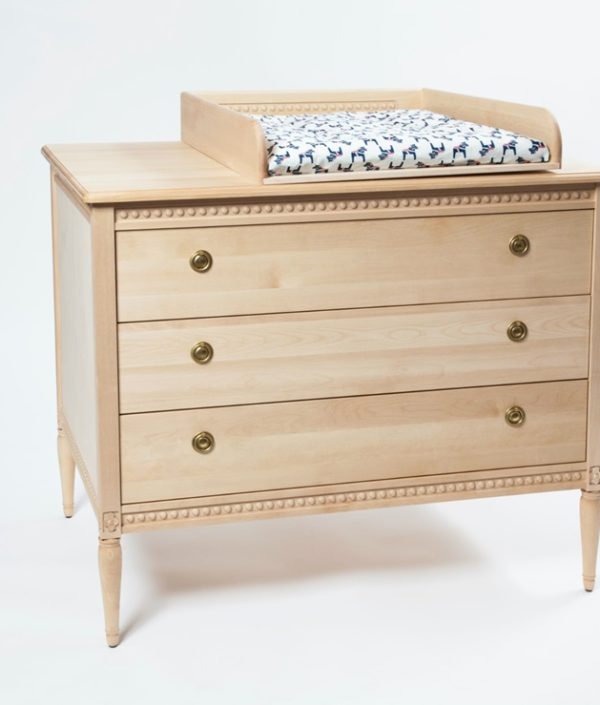 Antikt skötbord till barnrummet, natur