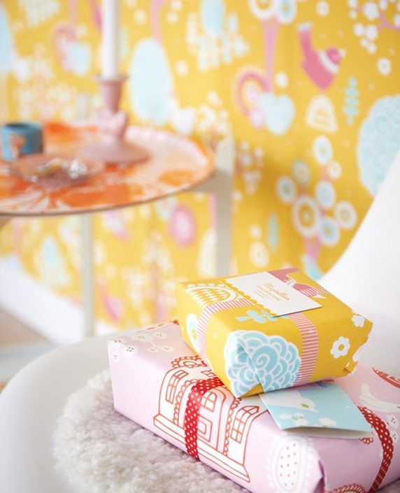 Majvillan, tapet till barnrummet Körsbärsdalen, gul