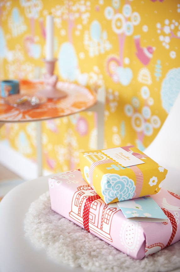 Majvillan, tapet till barnrummet Körsbärsdalen, gul - Bild 2