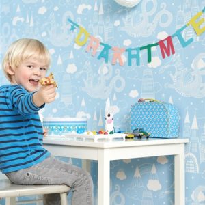 Majvillan, tapet till barnrummet Drakhimlen, ljusblå