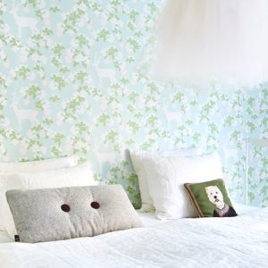 Majvillan, tapet till barnrummet Apple garden, turkos