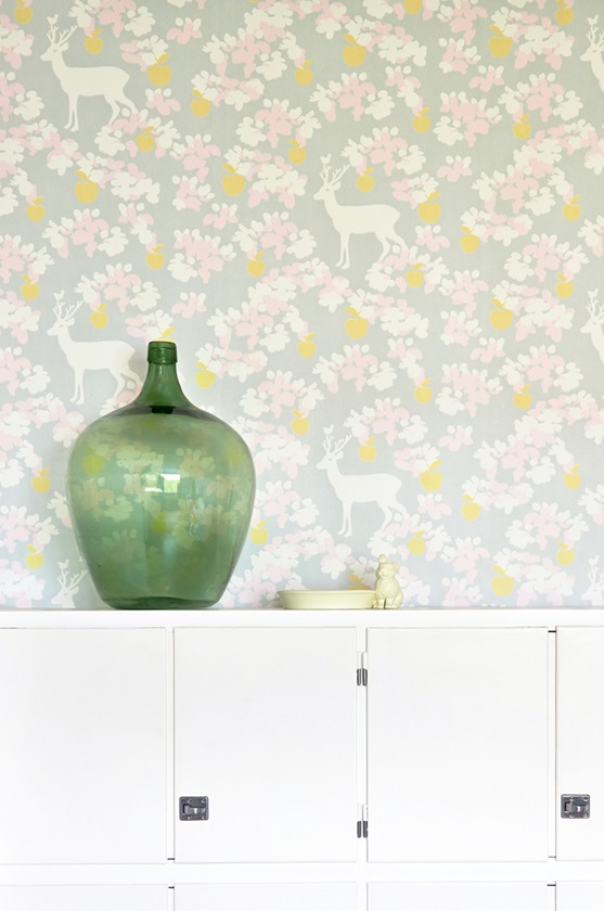 Majvillan, tapet till barnrummet Apple garden, grå - Bild 3