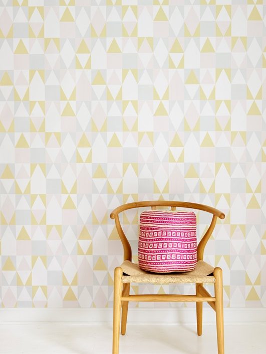 Majvillan, tapet till barnrummet Alice, rosa/gul