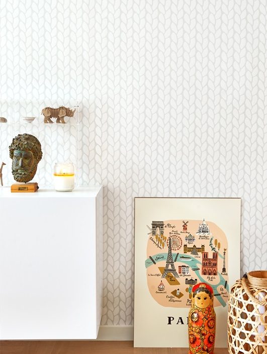 Majvillan, tapet till barnrummet Leya, grå