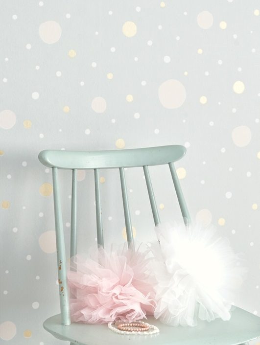 Majvillan, tapet till barnrummet Confetti, grå/guld