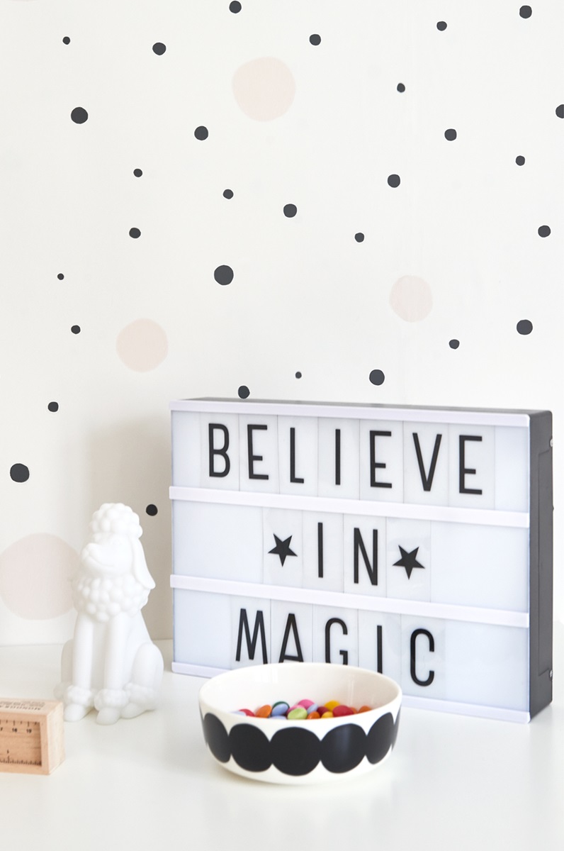 Majvillan, tapet till barnrummet Confetti, svart - Bild 3