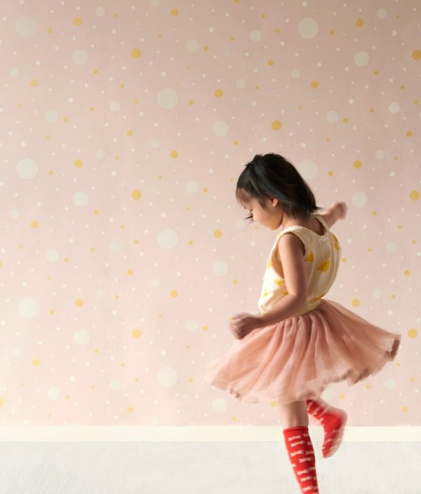 Majvillan, tapet till barnrummet Confetti, rosa