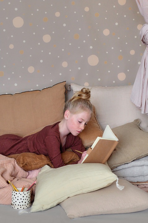 Majvillan, tapet till barnrummet Confetti, grå - Bild 3