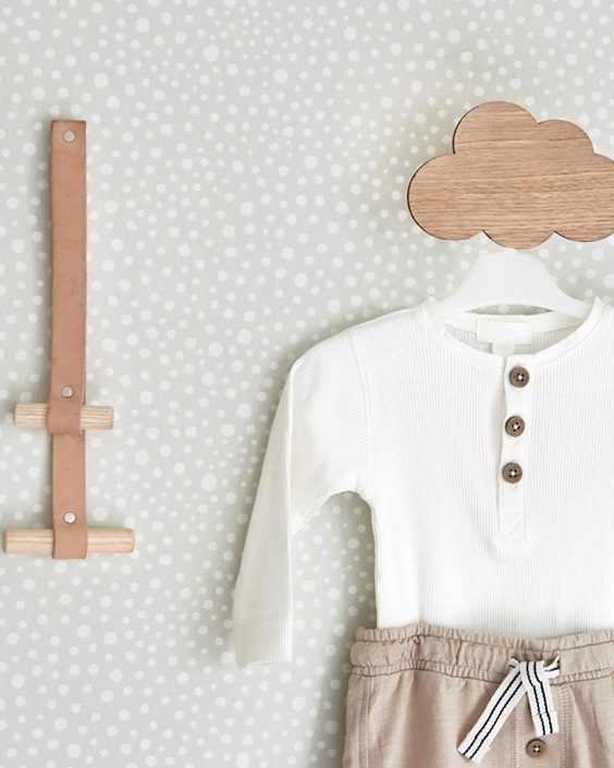 Majvillan, tapet till barnrummet Dots, grå