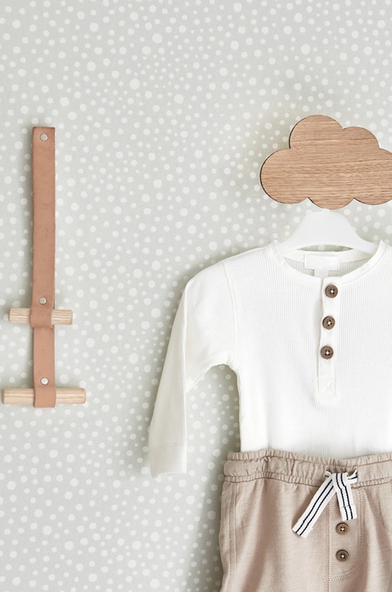 Majvillan, tapet till barnrummet Dots, grå