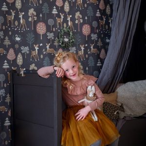 Majvillan, tapet till barnrummet Golden woods, deep grey