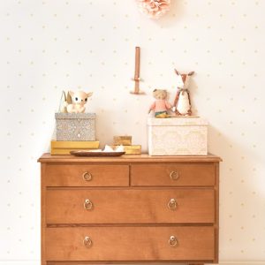 Majvillan, tapet till barnrummet Holly, guld