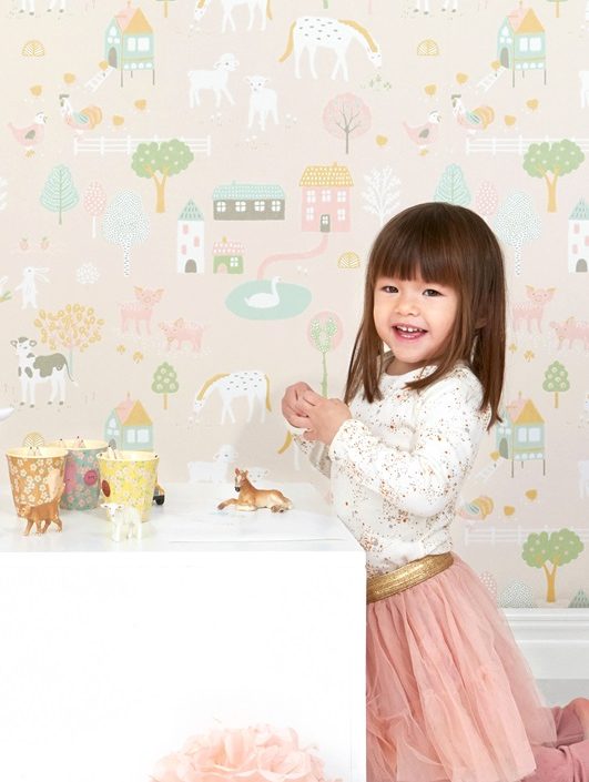 Majvillan, tapet till barnrummet My farm, soft pink
